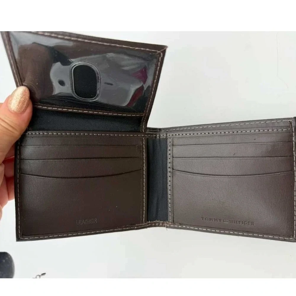 Tommy Hilfiger Leather Wallet Brand new‎